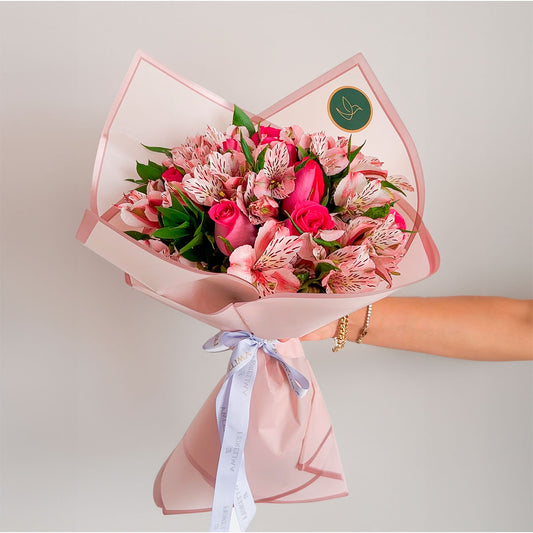 Ramo Princesa: Rosas y Astromelias