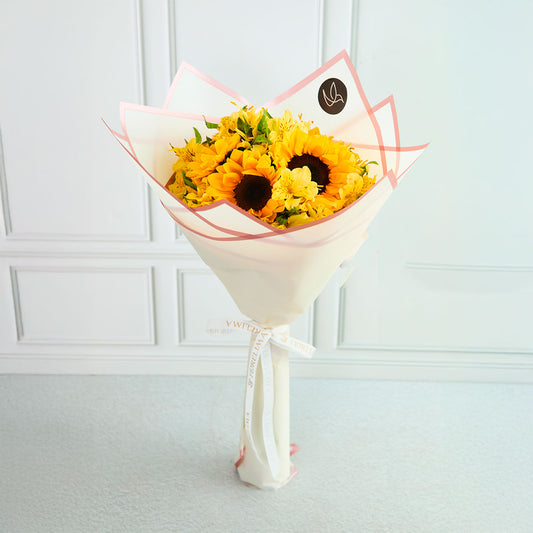 Ramo Felicidad: Girasoles y Astromelias - Flores Amarillas