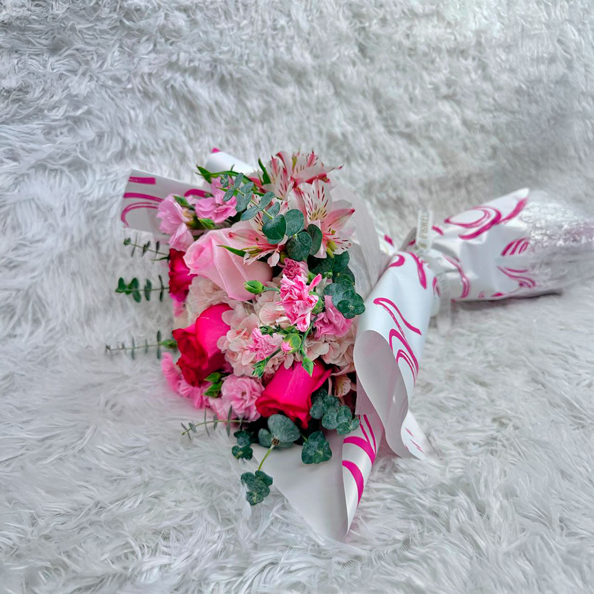 Ramo Pink: Rosas, Claveles, Hortensias y Astromelias