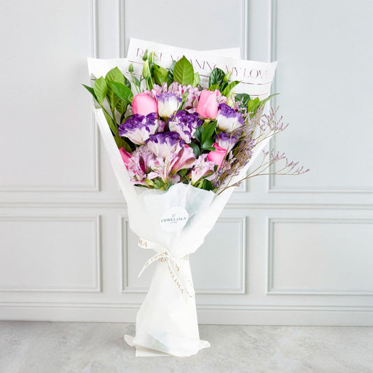 Ramo Ari: Rosas y Lisianthus - Flores Moradas