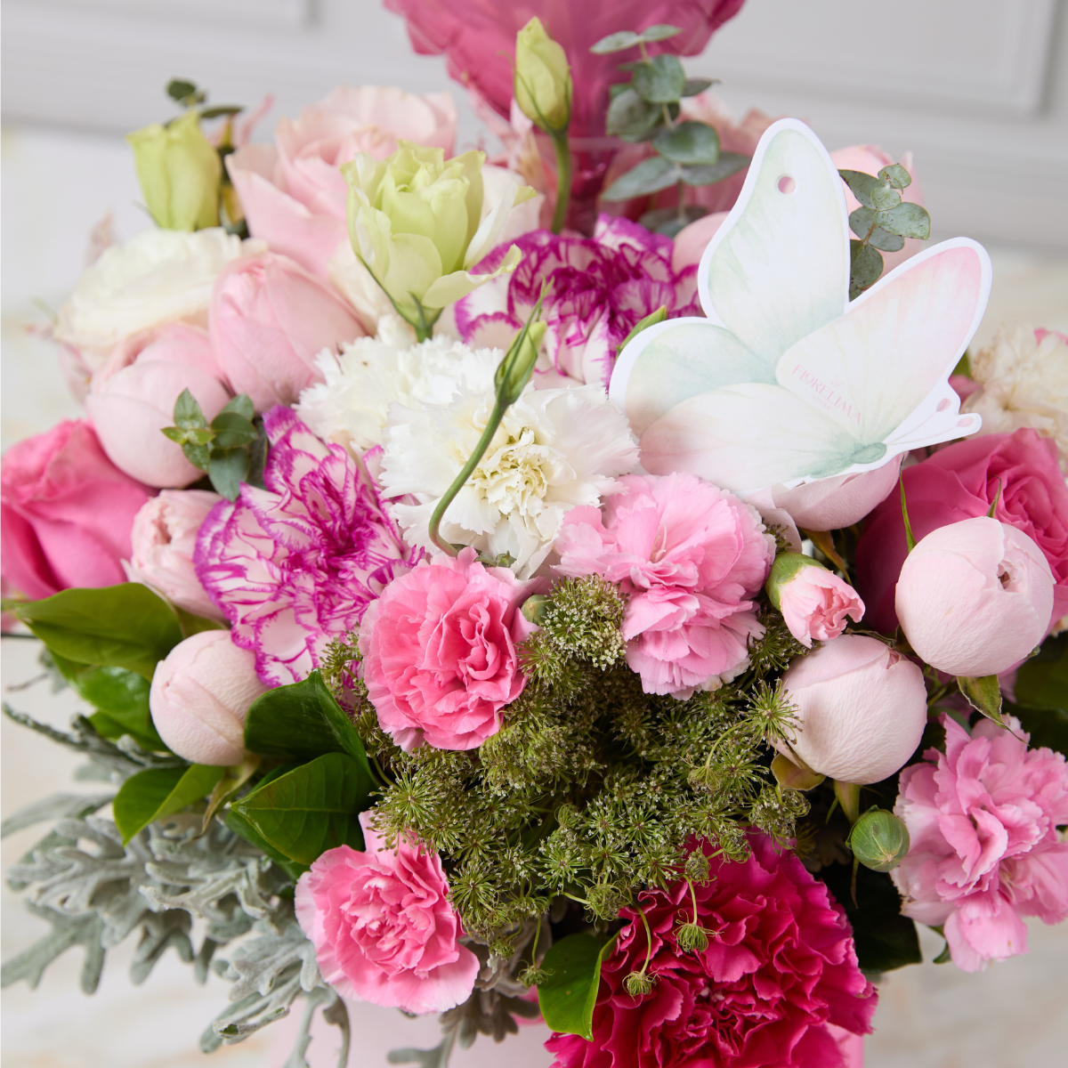 Box Belleza Natural - rosas inglesas y clavellines.