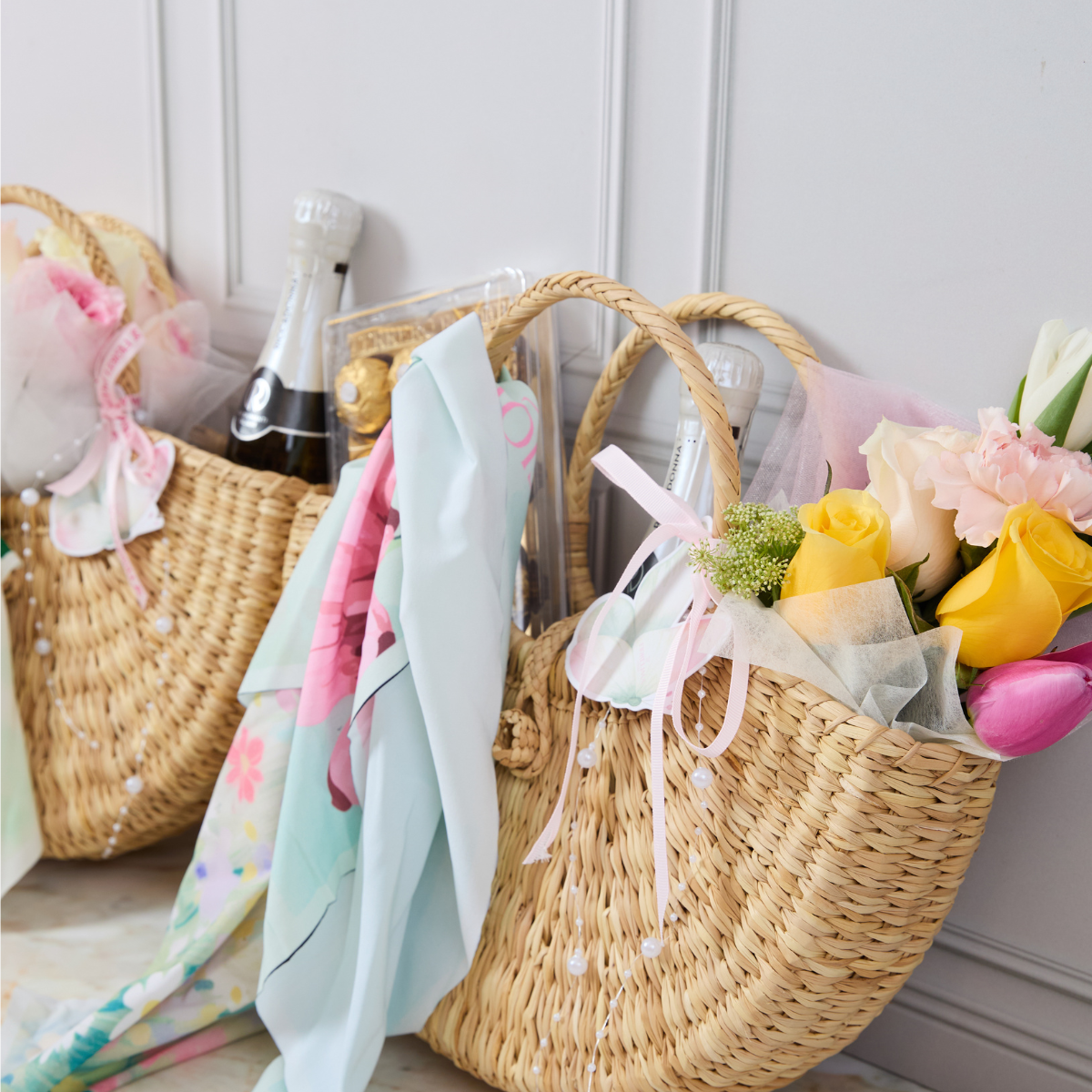Mamá Chic . Rosas, Pañuelo, Chocolates y Champagne