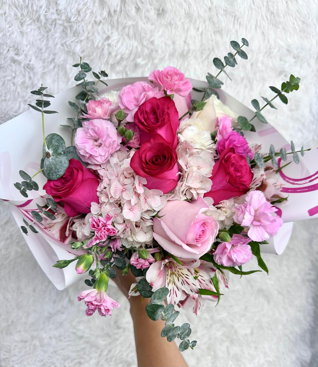 Ramo Pink: Rosas, Claveles, Hortensias y Astromelias