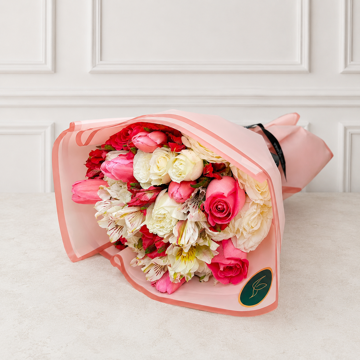 Ramo Lana: Tulipanes, Rosas y Astromelias