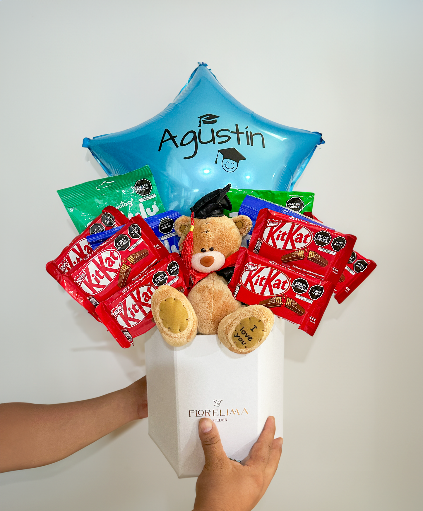 Kids Gift Box: Osito graduado + dulces variados y globo personalizado