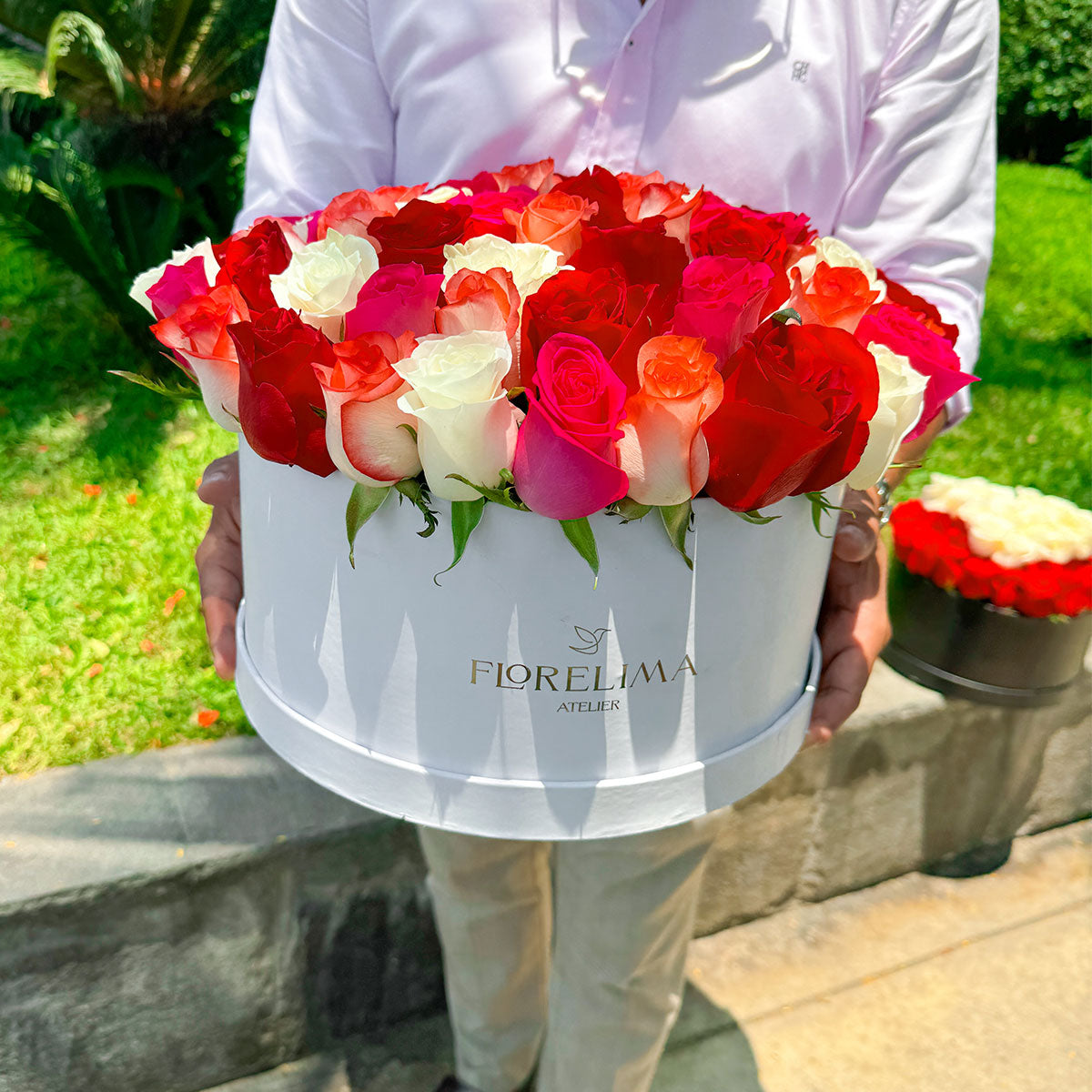 Box Ámame por Siempre: 80 Rosas Colores Tropicales