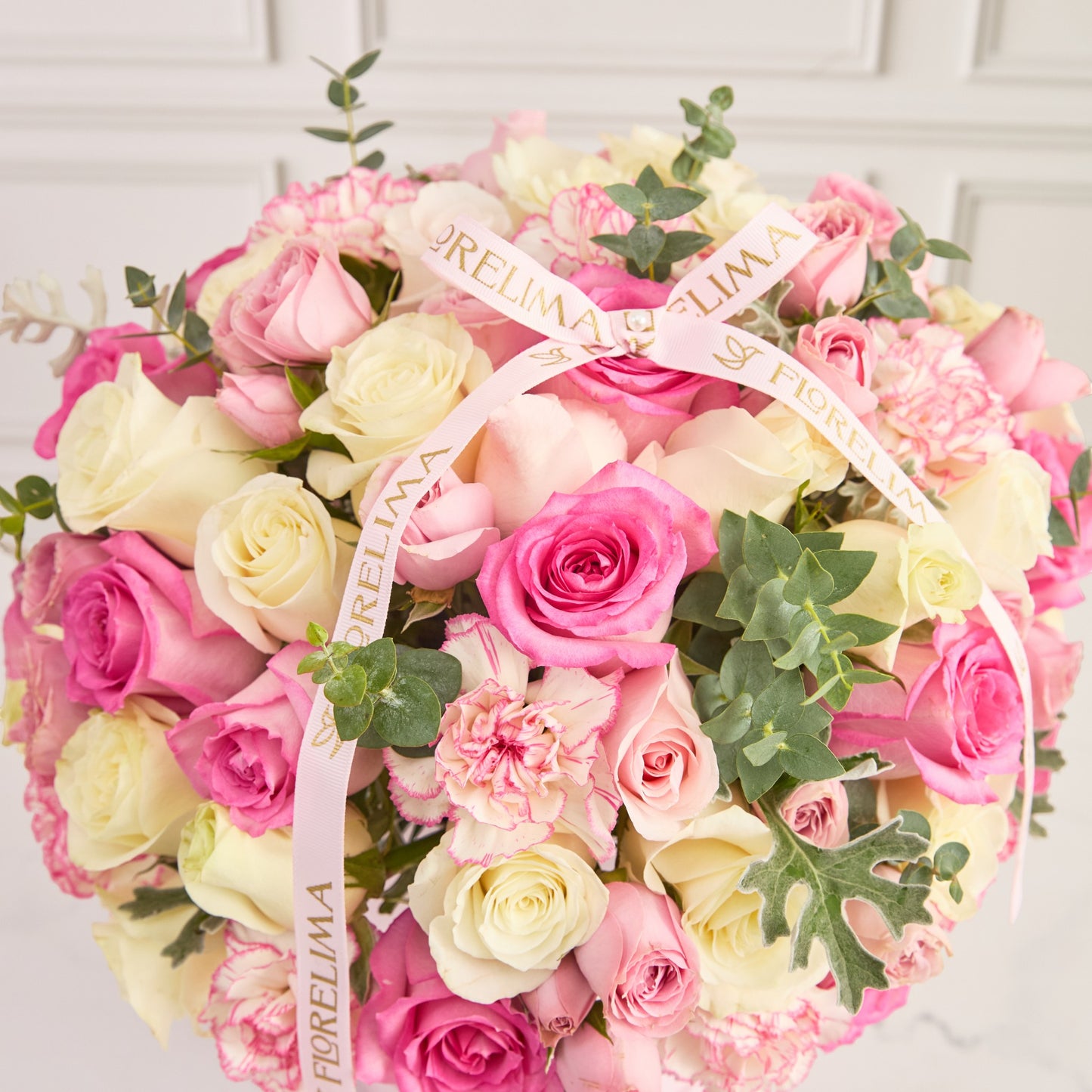 Box  Alejandra : rosas y claveles