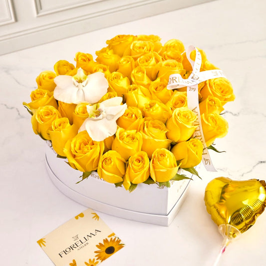 Corazón Rosas Amarillas y orquídeas