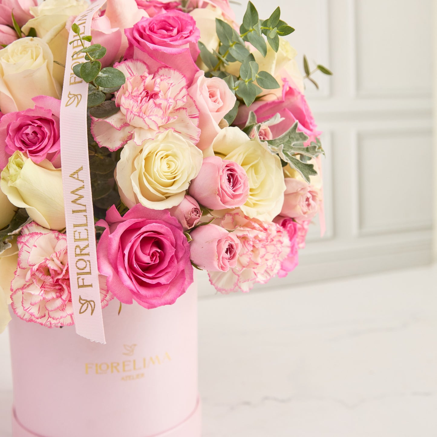 Box  Alejandra : rosas y claveles