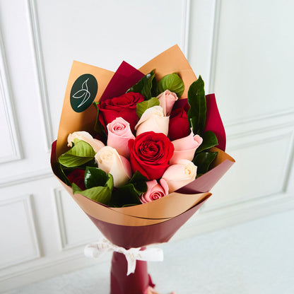 Pack Amor Bonito: Ramo 12 Rosas + Ferrero x4 + Globo Cumpleaños