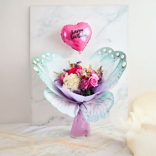 Mariposa  Turquesa -  Hortensias, rosas y claveles